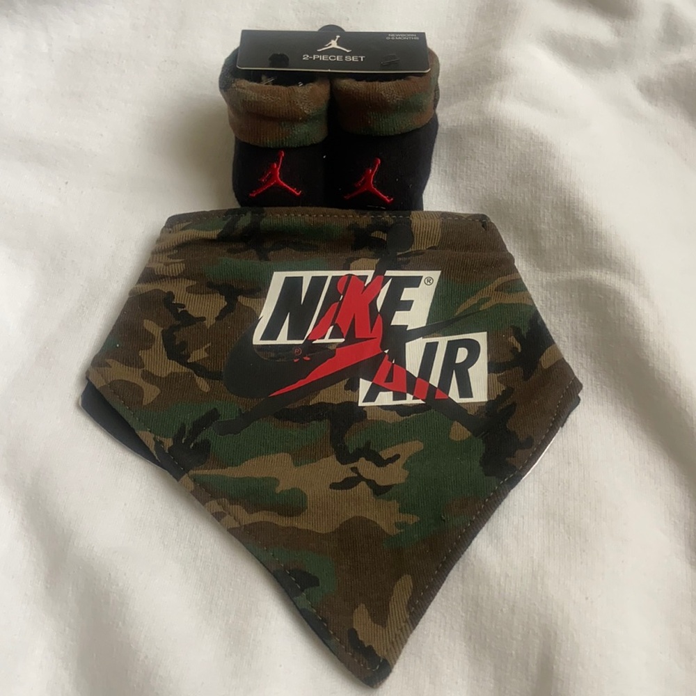 Nike Bib and Booties 2 Piece Set